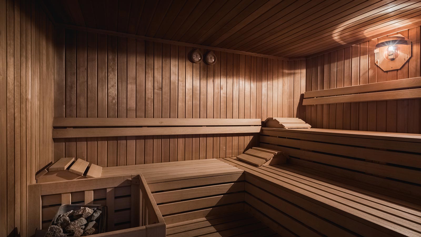 Beautiful finnish sauna at Apparthotel Sellaronda